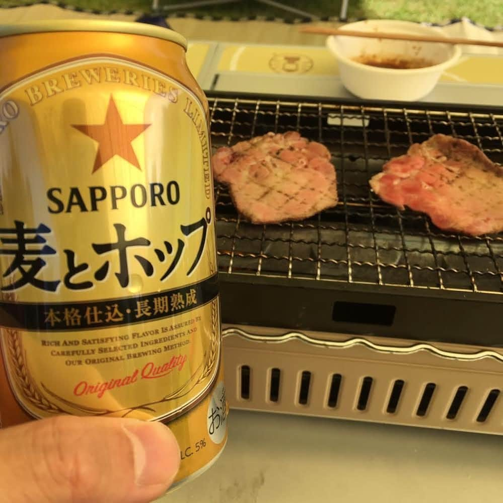 うまかもんだいにんぐ神無のインスタグラム：「#サッポロコレクション #サッポロビール #サッポロ ＃新 #麦とホップ #BBQ #外飲みは #格別 #牛タン #うまっ #金沢 #片町 #片町居酒屋 #金沢居酒屋  #金沢グルメ #kanazawaizakaya #kanazawa #うまかもんだいにんぐ神無 #名物 #せせりの黒焼き #馬刺し #チキン南蛮 #web担当 #なっちゃん」