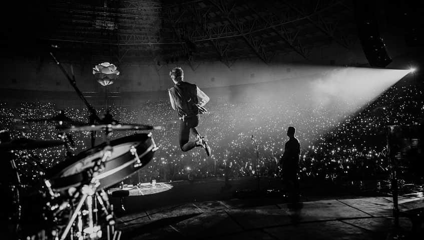 ショーン・メンデスさんのインスタグラム写真 - (ショーン・メンデスInstagram)「So happy to be playing shows  here in Asia ! See you tomorrow Shanghai ❤️」9月27日 18時43分 - shawnmendes