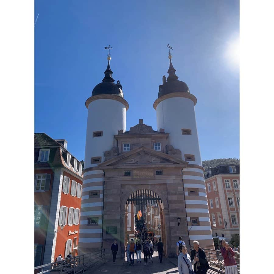 蘭舞ゆうさんのインスタグラム写真 - (蘭舞ゆうInstagram)「ハイデルベルク🇩🇪 めちゃ天気良くて眩しかったから顔が笑 旧市街は居心地が良すぎました。 カールテオドール橋は茶色の色がネッカー川に映えて綺麗だったな...✴︎ #korean#japan#2019#일상#데일리#ranma#heidelberg #らんまの旅」9月27日 18時50分 - ranma_yu