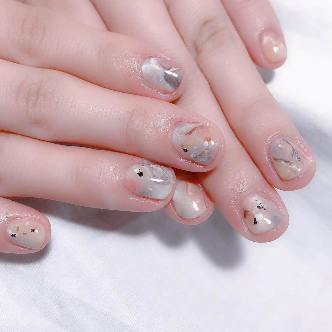 なかやまちえこのインスタグラム：「natural stone. #nail #nails #nailart #ネイル #美甲 #ネイルアート  #clou #nagel #ongle #ongles #unghia #japanesenailart #manucure #네일 #젤네일 #네일아트 #네일리스트 #japanesenails #manicurist #gelnails #ベージュネイル #stonenails #天然石ネイル #ニュアンスネイル #菅谷梨沙子 ちゃん」