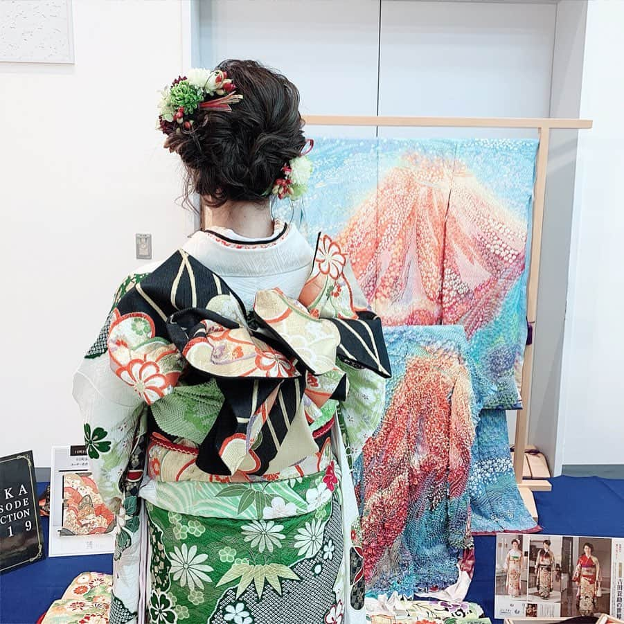 新希咲乃さんのインスタグラム写真 - (新希咲乃Instagram)「大阪の梅田スカイビルで行われる「OSAKA FURISODE COLLECTION 2019」とても楽しかったです♡ * 正直、日本の素敵な文化に触れる機会って本当に無かったんだな。と実感して少し悲しくなった、、、！！ " これからも着物や、振袖を着ていきたいなぁー！ * #日本人 #着物 #振袖 #京都きもの学院  #成人式 #一蔵 #緑 #新希咲乃 #着物ヘア」9月27日 19時02分 - niki_sakino