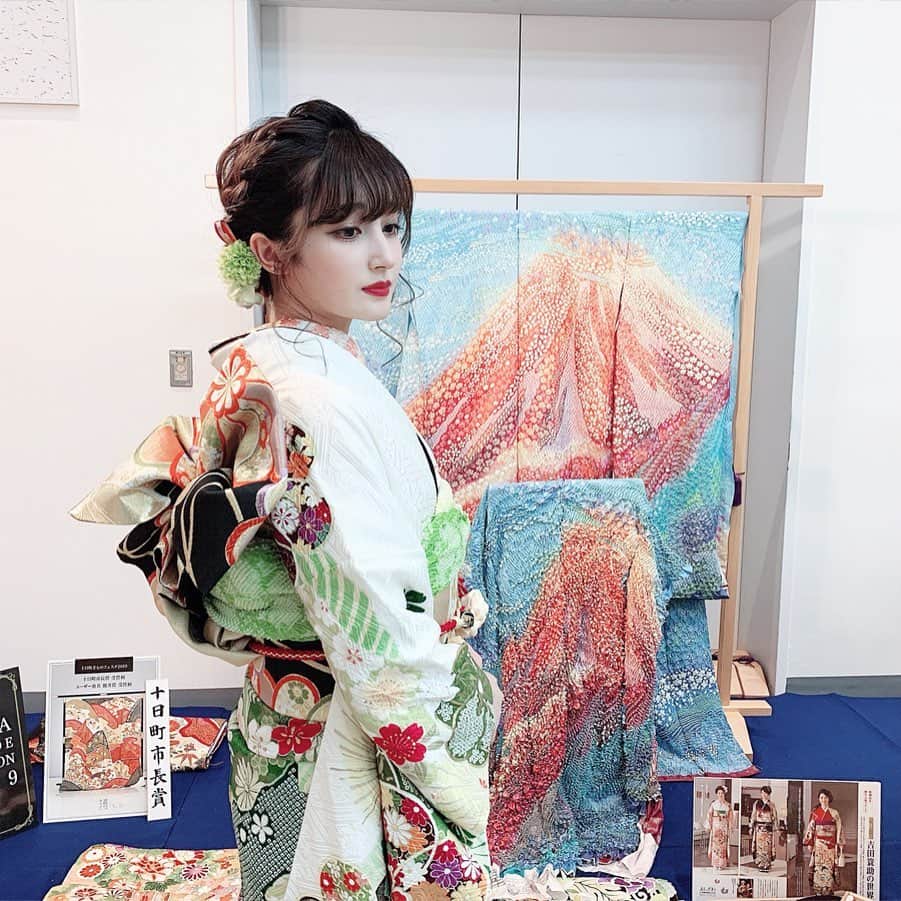 新希咲乃さんのインスタグラム写真 - (新希咲乃Instagram)「大阪の梅田スカイビルで行われる「OSAKA FURISODE COLLECTION 2019」とても楽しかったです♡ * 正直、日本の素敵な文化に触れる機会って本当に無かったんだな。と実感して少し悲しくなった、、、！！ " これからも着物や、振袖を着ていきたいなぁー！ * #日本人 #着物 #振袖 #京都きもの学院  #成人式 #一蔵 #緑 #新希咲乃 #着物ヘア」9月27日 19時02分 - niki_sakino