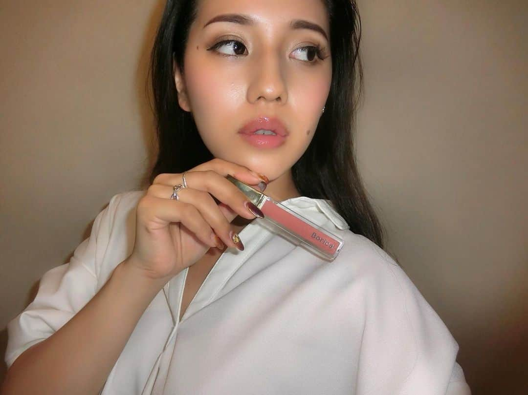 MAYUKIさんのインスタグラム写真 - (MAYUKIInstagram)「Borica リッププランパー 数量限定の Rose pink 使ってみたよ💄💓 . 唇のケアって優先順位低くなりがちだけど メイクしながらケアできるのありがたい🥺✨ . スワイプで他の色もみてみてね〜♡ . #Borica #ボリカ #リッププランパー #唇美容液 #リップケア #リップメイク #縦ジワカバー」9月27日 19時20分 - mayuki_c