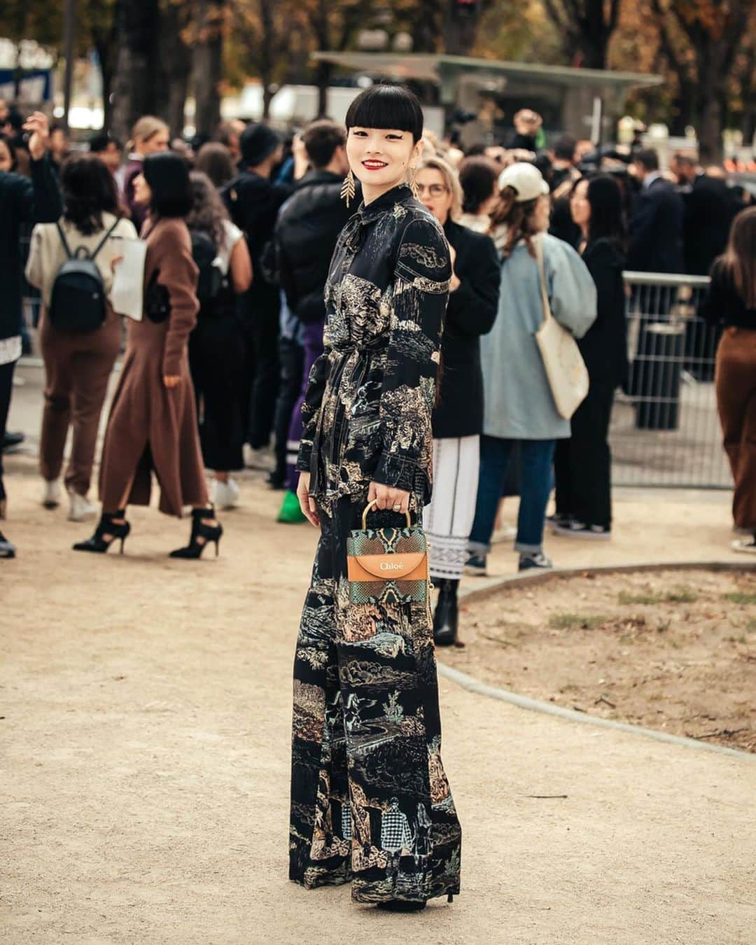 秋元梢さんのインスタグラム写真 - (秋元梢Instagram)「Chloe💙 パリに来ています🙋🏻‍♀️🇫🇷 まずはChloeから🙏🏻 📸 @jaylim1  #chloe #pfw」9月27日 19時29分 - akimoto_kozue