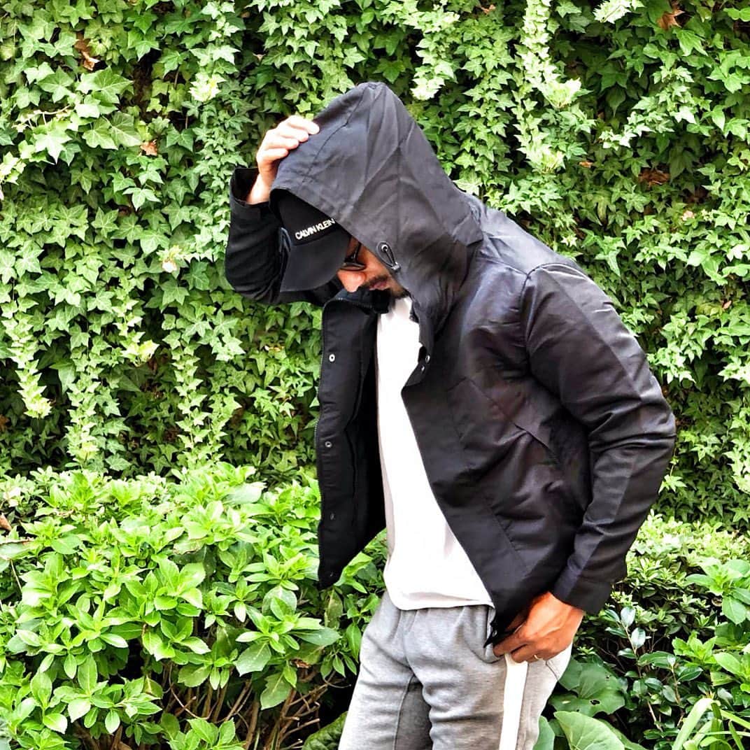 Motokiさんのインスタグラム写真 - (MotokiInstagram)「最近寒いときに重宝してるマウンテンパーカー  #とにかく安いねん #ほいでめっさ軽い #無難な黒チョイス  #ZOZOTOWNでZOZOWEEKが開催中 #このマウンテンパーカー20%OFFでゲット  #BARKMANNHATTANNでZOZOWEEKセールしてる☻  #men'sfashion#fashion#コーディネート#マウンテンパーカー」9月27日 19時43分 - motoki916
