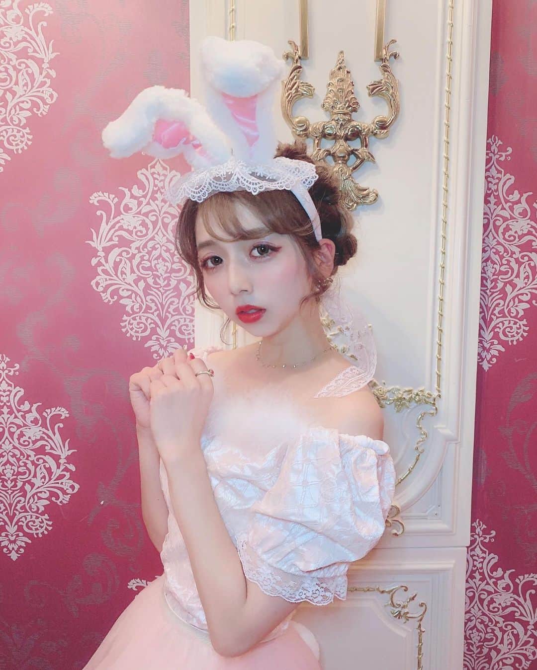 のインスタグラム：「🎃💖ℌ𝔞𝔩𝔩𝔬𝔴𝔢𝔢𝔫 𝔑𝔦𝔤𝔥𝔱💜🐇 . ちょっと早めのハロウィンイベントに 遊びに行ってきたよぉ〜👻🍭 . 可愛いバニーちゃんのコスチュームにしたよ💘 後ろにポンポンしっぽがついてるのー🥺💕 . 今回の可愛い衣装は @swankiss_official のだよ🐰🎀 9月２８日からお店でも販売スタートするよ🦋 . 可愛いスイーツやドリンクもあって 楽しいイベントだったぁー💖💖💖 @bodyline_tokyo . . #Swankiss #BODYLINE #ハロウィン #ハロウィンイベント #コスチューム #仮装 #バニー #PINK #halloween #halloween2019」