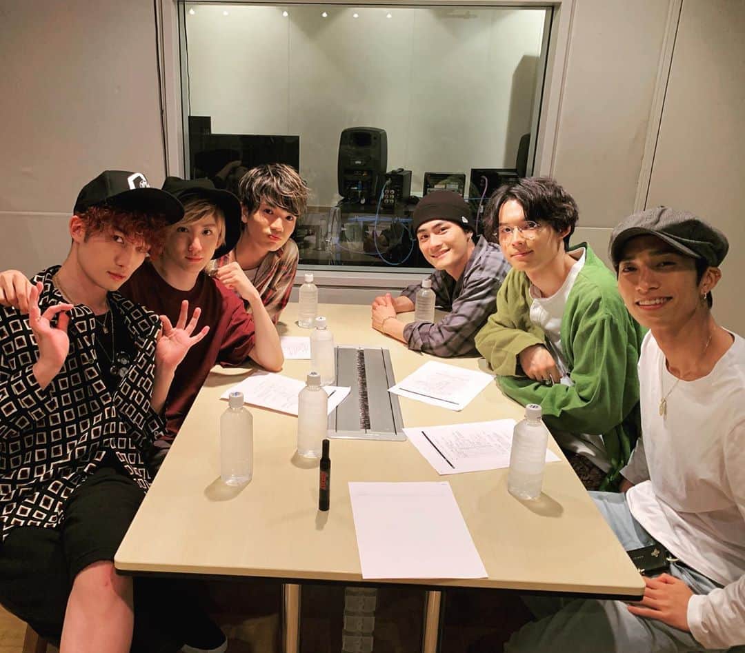 SixTONESさんのインスタグラム写真 - (SixTONESInstagram)「Hey! Who can guess what this picture is about? 😈 Stay tuned to find out the answer 🤘🏼 #SixTONES#Jesse#Taiga#Hokuto#Yugo#Shintaro#Juri」9月27日 20時00分 - sixtones_official