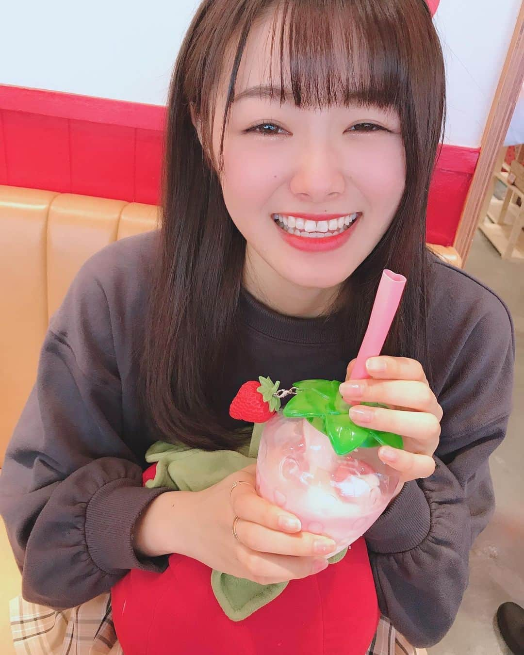 長谷川玲奈さんのインスタグラム写真 - (長谷川玲奈Instagram)「🍓🍼💭💕ｱﾏｱﾏ〜ｲ #strawberry」9月27日 20時06分 - bbg_rena0315