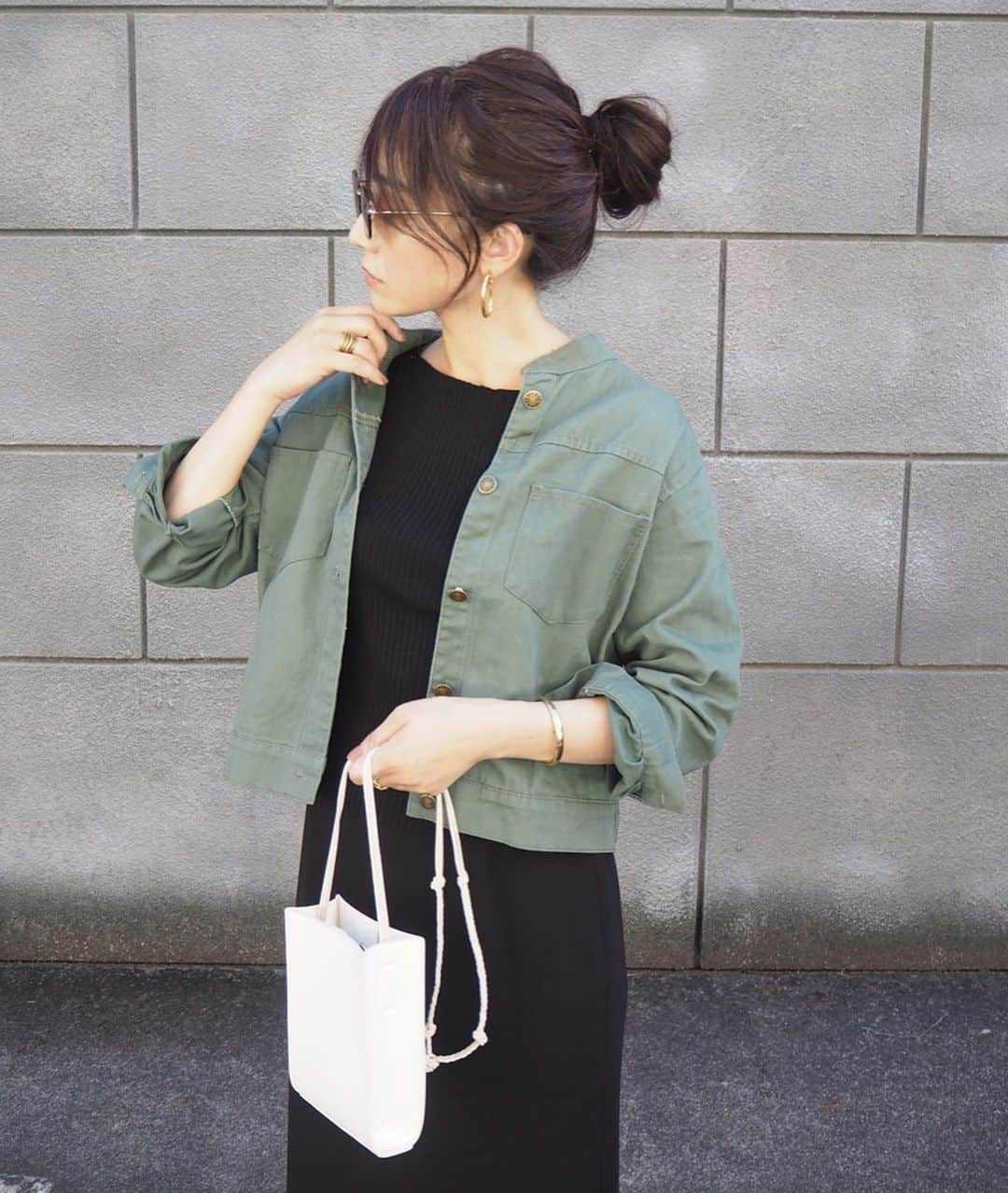 yoko178loveさんのインスタグラム写真 - (yoko178loveInstagram)「#coordinate ． ． khaki ×black ❤︎ 大好きな色合わせ ．  @fifth_store のショート丈ジャケットで フラットシューズでもバランスよく✨ ． ． jacket  #fifth bag  #titivate  shoes  #pellicosunny ． #fifthtl #フィフス #ミリタリーノーカラージャケット #カジュアル #秋アウター #instafashion」9月27日 20時10分 - yoko178love