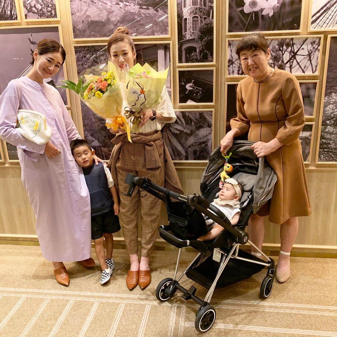 joujouのインスタグラム：「happy birthday to me season2 「相楽園」  非日常的なとてもステキなレストランでした🧡  個室が広く、お子様連れて行きやすい！！ 創作料理もとても美味しかったー！！ 姪もニコニコ見てくれたり、抱っこしたら泣き止んでくれて嬉しかったよ🍙🧡 #夜景 #相楽園 #創作料理 #family #個室  次のseason3で終わりだけど、 プレゼント紹介しよー🎁」