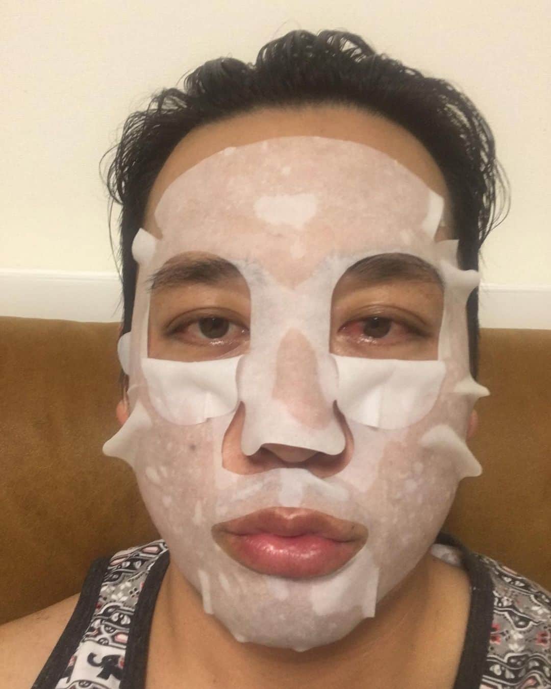 田崎佑一のインスタグラム：「同級生から貰ったパック。おでかさやないか！！！ #おでかさ」