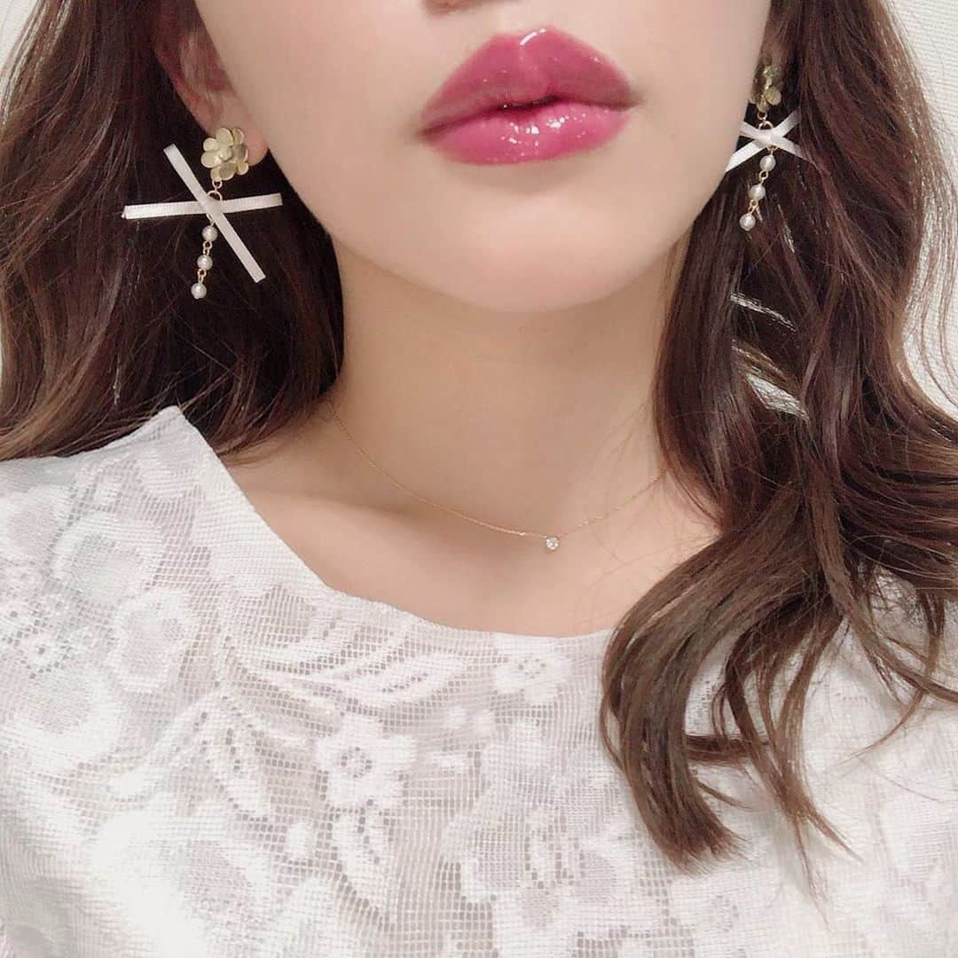 MICさんのインスタグラム写真 - (MICInstagram)「. . アクセサリーの販売をはじめました ❤︎ʕʘ̅͜ʘ̅ʔ . 国内の職人さんがしっかり作ってくださります✨ これからのんびり やっていくよ🧸 秋冬物のデザイン考案中。。 . . . トップス @deicy_official ❤︎ . . . . . #オリジナルアクセサリー #アクセサリー #お気に入り #ピアス  #ネットショップ #通販 #ファッション #おでかけ #デートコーデ #デート  #今日の服  #おやすみ #ワンピース #コーデ  #ゆる巻き  #いいね返し #いいね  #大人かわいい #清楚  #팔로우 #소통 #셀카 #셀피 #셀스타그램 #얼스타그램  #오오티디」9月27日 20時20分 - micmofmof