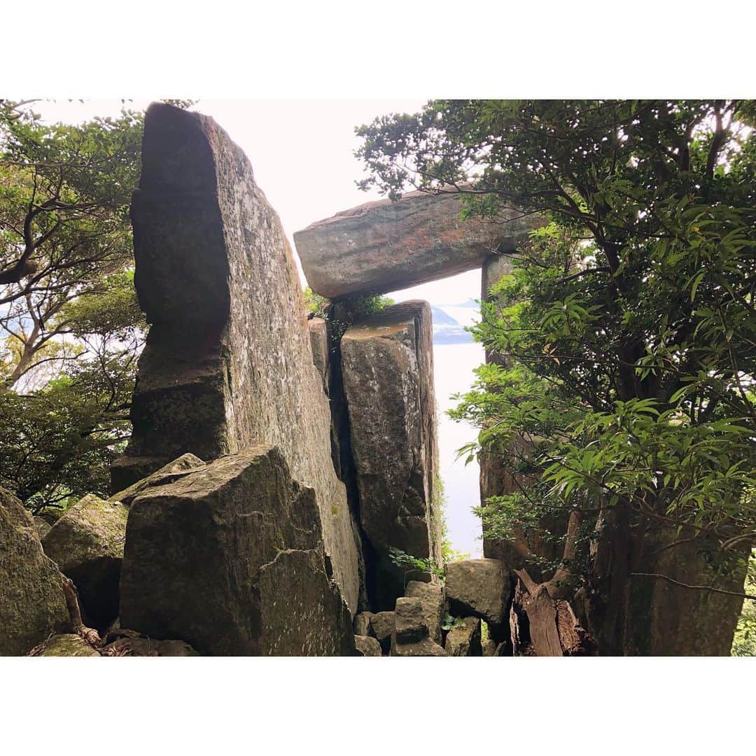 青山草太さんのインスタグラム写真 - (青山草太Instagram)「「にっぽんトレッキング100〜五島列島〜」での風景など。  五島列島の歴史や文化をガイドさんに教わりながら色々体験。  実際に訪れ教科書では感じられない空気感や角度を肌で感じてきました。  楽しくもあり学び考えさせてもらったトレッキングでした。  #sotaaoyama#青山草太 #日本#japan#長崎#nagasaki #五島列島#福江島#小値賀島 #野崎島#トレッキング #trekking#nhk#bs#プレミアム #bsプレミアム #にっぽんトレッキング100 #景色#風景#scenery」9月27日 20時31分 - sotaaoyama