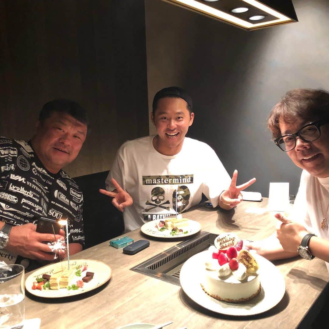 吉田秀彦のインスタグラム：「ダブル誕生日会をして頂きました。 川ちゃんありがとう！」