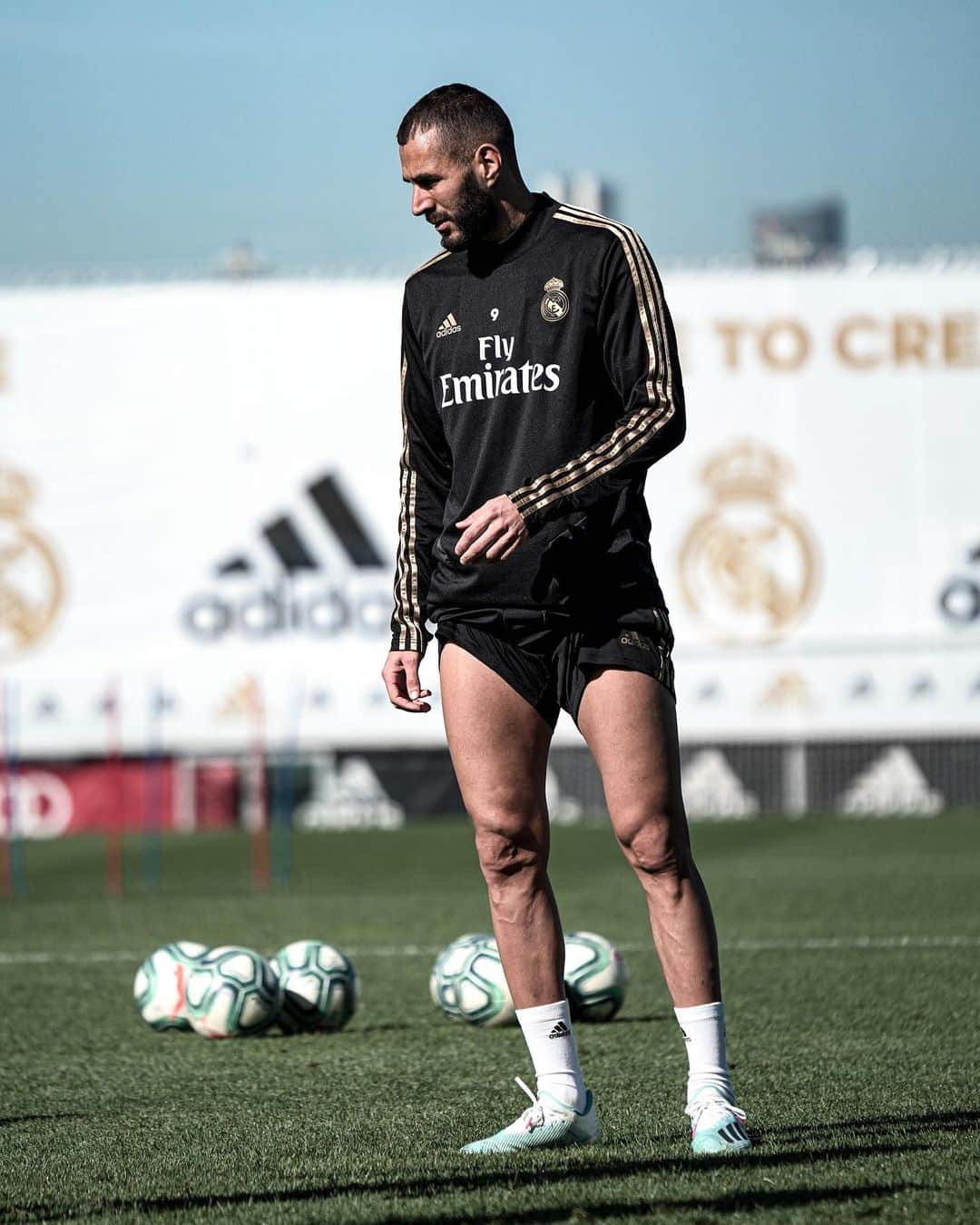 レアル・マドリードさんのインスタグラム写真 - (レアル・マドリードInstagram)「👀 All eyes on the #RMDerbi. Miradas puestas en el derbi. #RMCity | #HalaMadrid」9月27日 20時58分 - realmadrid