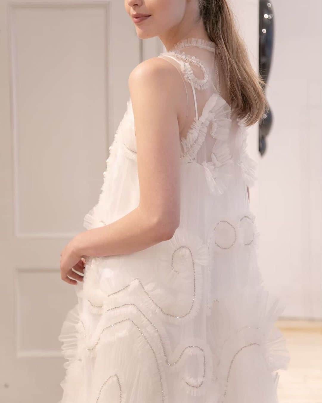 wedding dress 岐阜・名古屋のインスタグラム：「* Brands we carry... @viktorandrolf  オランダ発のブランド VIKTOR&ROLF（ヴィクター&ロルフ） * 世界中のお洒落な花嫁を虜にする wedding styleを発信し続ける彼らは、 今まで見たこともないような素材を用いて Weddingの世界に新たな風を巻き起こしています。 * #viktorandrolf  #silverhangers  #weddingdress #thetreatdressing  #シルバーハンガーズ  #ウェディングドレス #ウエディングドレス」