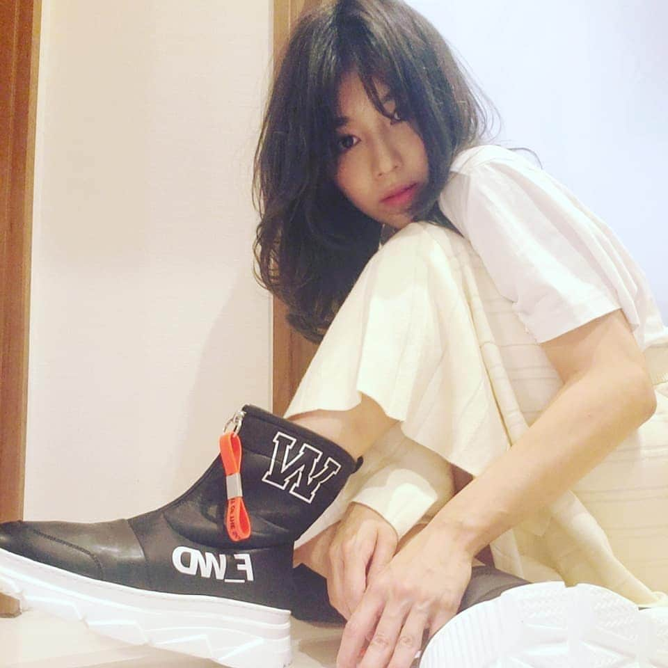 Pileさんのインスタグラム写真 - (PileInstagram)「おニューのシューズをおろしました🖤 ふふふ、ごきげん🖤 歩きやすいし可愛い。 #阪急うめだ本店 の４階 シューズギャラリー　スニーカーエディットで珍しい子達をゲットできるよー！！！🖤♥️ SNEAKER　EDIT　2019AW　NEW　COLLECTIONS　10/8までです🐰💓💓！！ すんごい可愛いデザイン沢山あったから迷ったよ😭 #sneaker #sneakeredit #shoes」9月27日 21時00分 - pi_channnn52