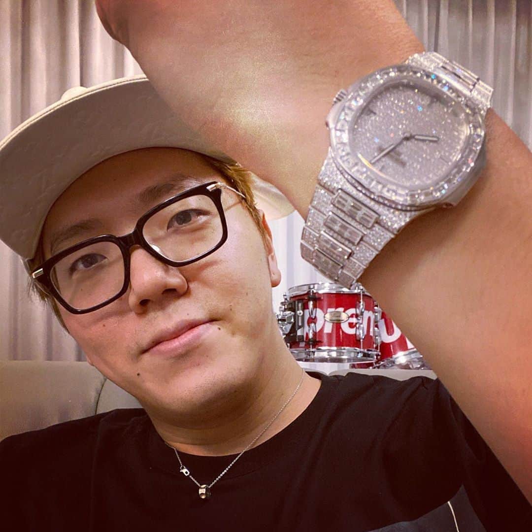 のインスタグラム：「念願のニューウォッチ 30代も頑張らねば。  #patekphilippe  #nautilus  #diamond #時計 #パテックフィリップ」