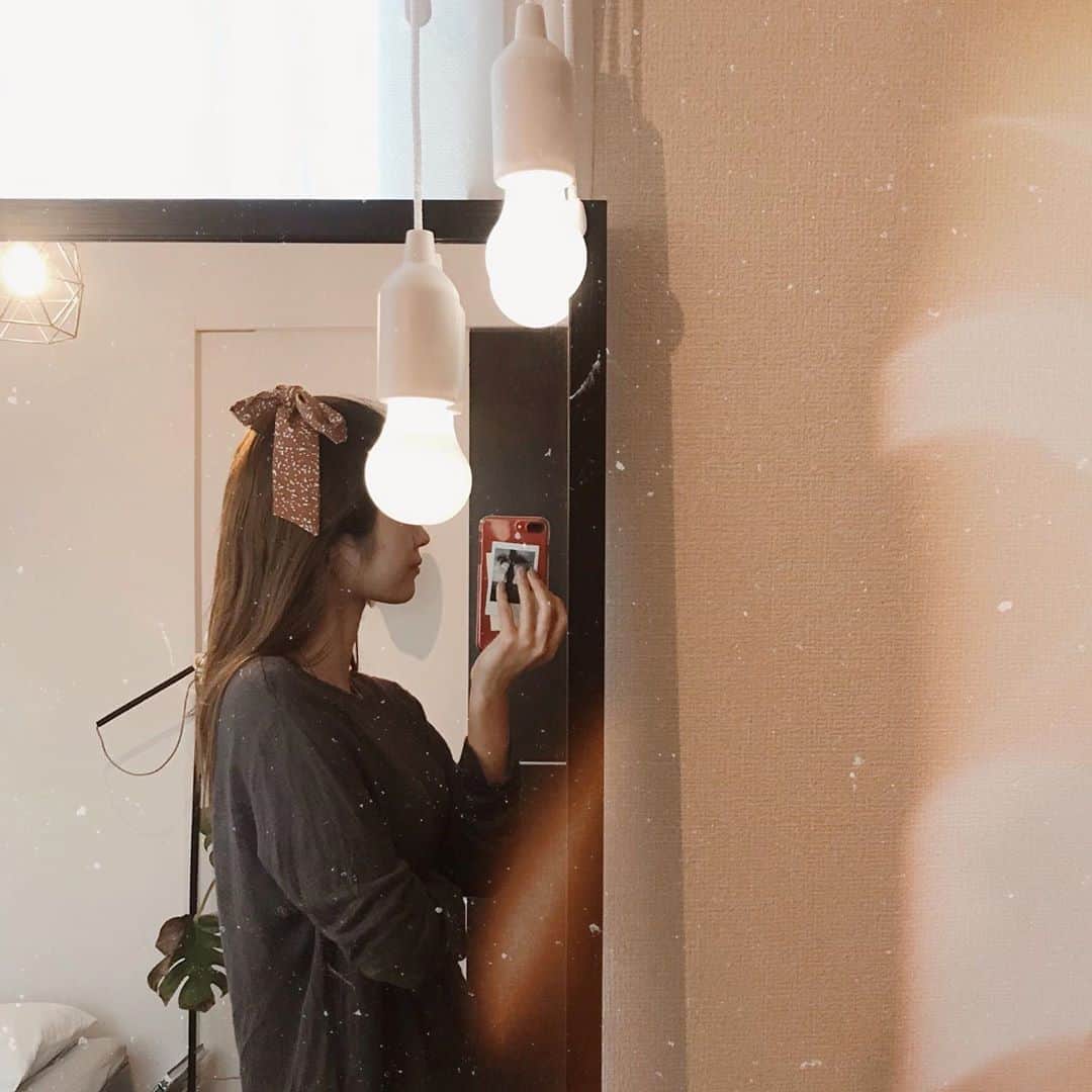 のインスタグラム：「A u t u m n 🍁💡 #autumnfashion#autumn#outfit#ootd#scarf#スカーフ#スカーフアレンジ#hiuianelaroom」