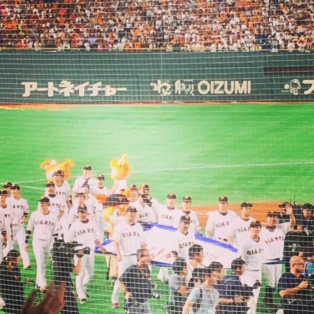 大神いずみのインスタグラム：「東京ドーム最終戦を観戦しました！  ふぁ〜 ホントに優勝おめでとうございます🎉  なんか、涙が止まらん…(ToT)  #元木コーチはどこ？ #闘魂こーめーてー #阿部選手お疲れ様でした #大神いずみ #Izumi Motoki #野球母 #野球弁当」