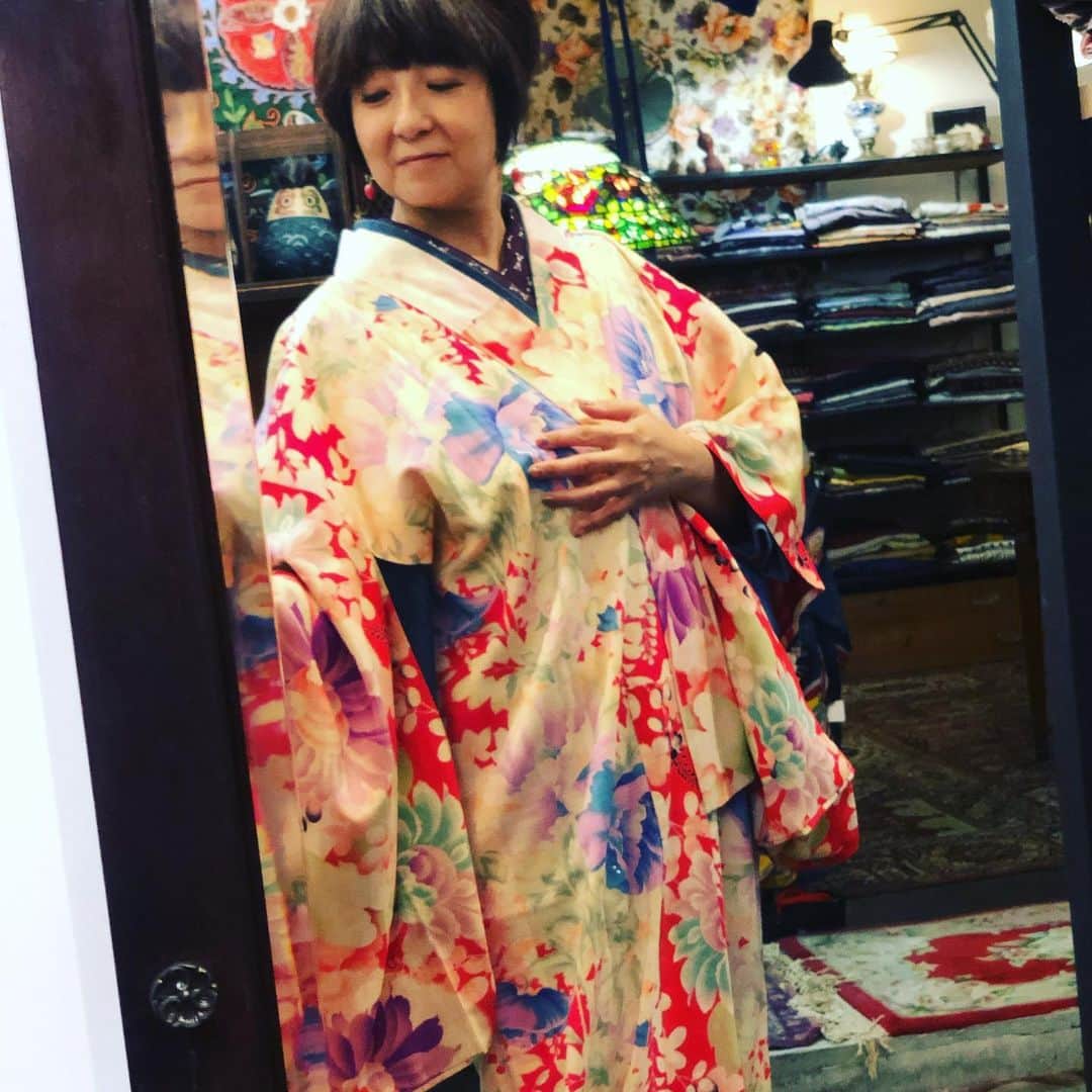 のインスタグラム：「#肌襦袢 #お試し #着るだけで満足 #いや #手元に置きたい #素敵ね #襦袢 #隠してしまうのが勿体ない #藤田朋子 #着物好き #キモノ葉月 #苺壱ゑ は、通販で🍓」