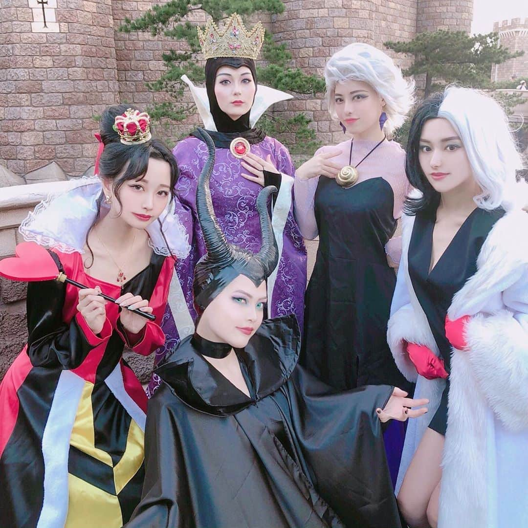 さきぼんさんのインスタグラム写真 - (さきぼんInstagram)「第1弾Dハロ！ ヴィランズ企画したよ🖤🖤 . . #Halloween#DisneyHalloween#Disney#disneyland #Disneyvillains#villains#Dハロ#Dハロ仮装#ディズニーハロウィーン#ディズニーハロウィーン2019#ハロウィン#ハロウィン仮装#ヴィランズ#ヴィランズ仮装#アースラ#マレフィセント  #灯mawaliキャンペーン #ディズニーハロウィン #さきぼんディズニー #さきぼんハロウィン🎃」9月27日 22時00分 - sakibon69