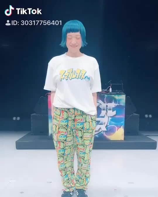 和田美枝のインスタグラム：「スマイルフェス😊  ジュリエッタの藤本くんが『女と男』のTikTok作ってくれた🦸🏼‍♀️🦸🏻‍♂️ #スマイルフェス #ジュリエッタ藤本くん #女と男 の #TikTok #作ってくれた #トンッ #ミュータントタートルズパンツ #緊張するおばさんとおじさん」