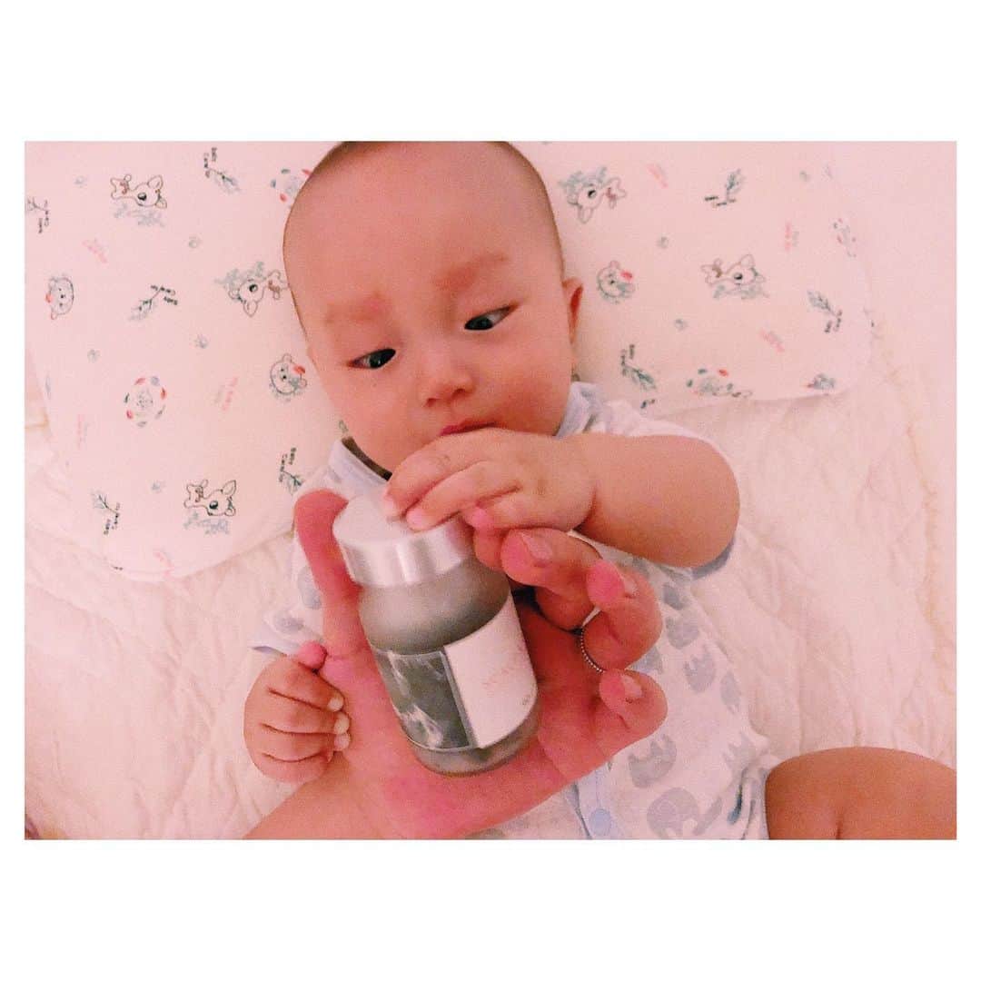 前原穂高のインスタグラム：「増税前のお買い物は済みましたか？😍 僕が作った美髪、美肌のためのサプリも 今月だけ3個セットが30%オフになってますので 駆け込み購入まだ間に合いますよ〜👍 ストーリーに載せておきますね！ ㅤㅤㅤ おうちゃんも生えるかな〜？なんて😂 こんなに重いものを持てるようになっててちょっとびっくり！！ ㅤㅤㅤ ㅤㅤㅤ #ヘア #ヘアカラー #ヘアアレンジ #ヘアスタイル #ヘアメイク #ヘアセット #アレンジ #スタイリング #ほだかっと #ほだからー #ヘアサロン #サロン #美容室 #hair #hairstyle #haircolor @violet_hairsalon #美容室violet」