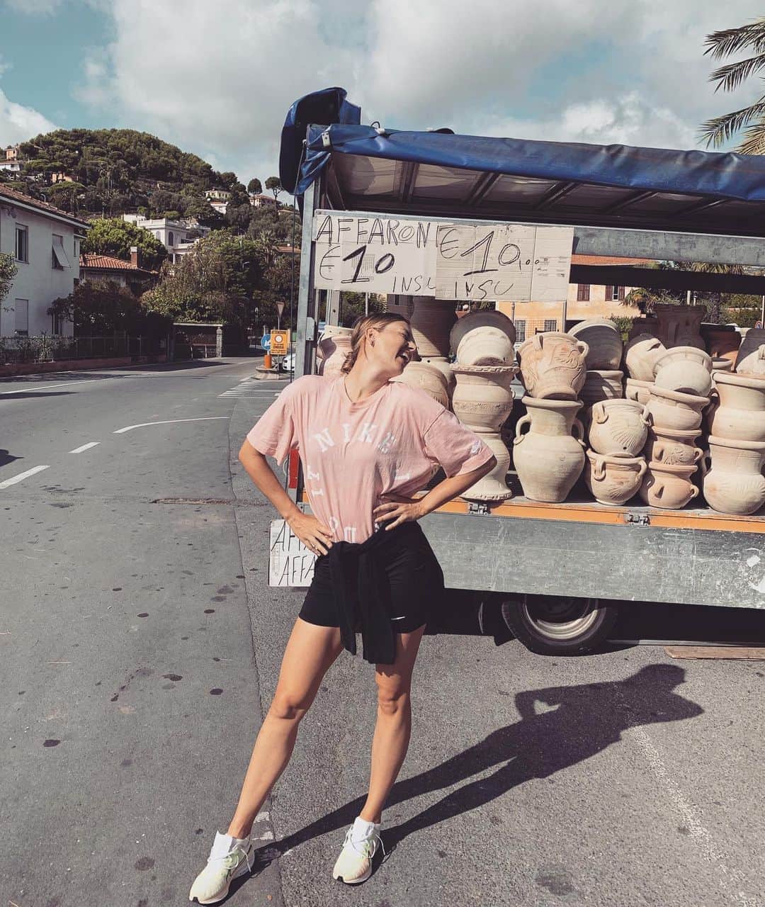 マリア・シャラポワのインスタグラム：「Practicing my best #pfw pose in Bordighera. Here I come Paris. Btw, anyone need some Roman pots back home?」
