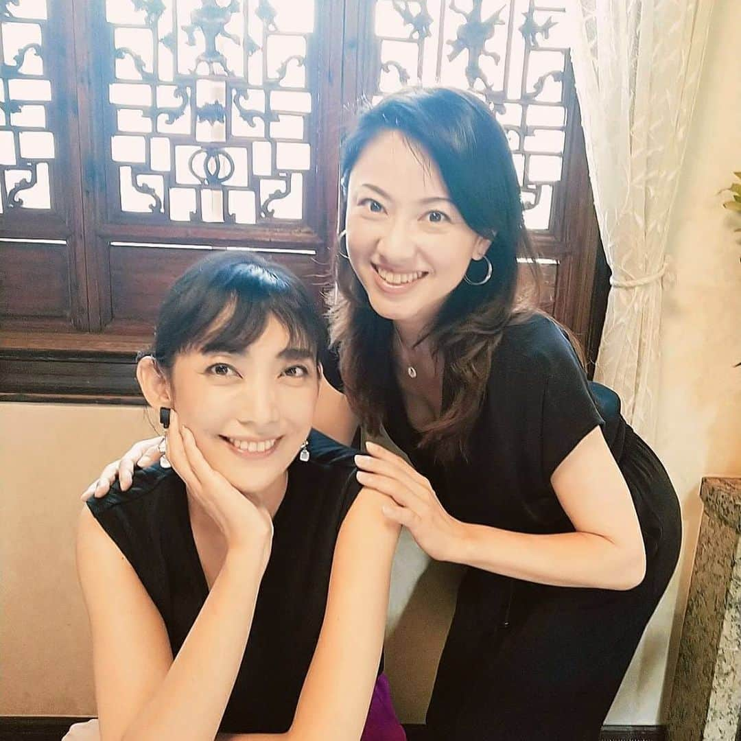 田中美里さんのインスタグラム写真 - (田中美里Instagram)「今回のドラマでさらに仲良くなった #魏涼子 さんと、撮影後にプチ打ち上げ。  2人でたっくさん笑って、まだ話し足りなくてカフェでもギリギリまで話して笑って。 楽しかった！  撮影中はいつも綺麗なママに釘付けでした！ いっぱい助けてもらったなぁ。  #少し前ですが #打ち上げ気分で #2人でごはん #lunch #大好きよ #また逢いたいな #それぞれの断崖」9月27日 22時37分 - misatotanaka77