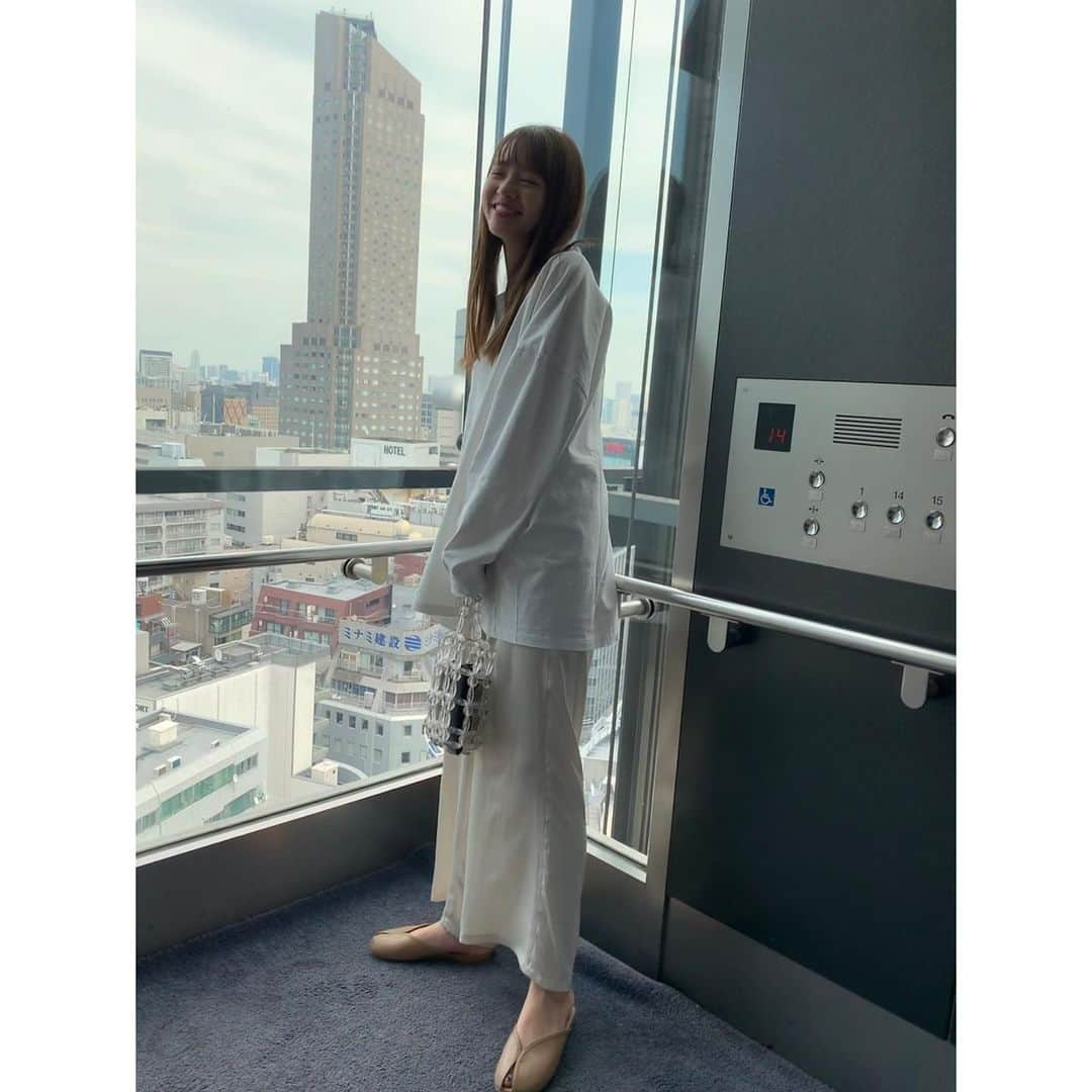 横田真悠さんのインスタグラム写真 - (横田真悠Instagram)「☺︎☺︎☺︎ 可愛いお靴　@emmyofficial.jp  可愛いバッグ　@skinnydiplondon  おやすみなさいませ」9月27日 22時38分 - yokota_mayuu