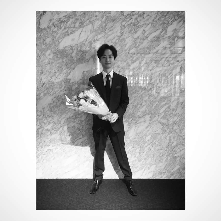橋本淳のインスタグラム：「. NHKドラマ10 「これは経費で落ちません！」 . 放送終了しました ご覧くださった皆様、 ありがとうございました。 格馬専務役で後半からの登場でした。 毎日現場に行くのが楽しみなくらい 仲の良い和気藹々な現場でした。 参加出来たこと、 心から感謝しております。 出演が決まって、 原作の小説と漫画を読んでいた時間が懐かしいです。 皆さま、ありがとうございました！ . 美月役の韓英恵さんと。 ずっとビジネスライクな専務も、婚約者の前ではさすがに素になってしまう。あの2人にも幸せになってほしいですね。 . . #NHK #NHKドラマ10 #これは経費で落ちません #韓英恵 さん　鏡美月 役 #橋本淳　円城格馬 役 #ありがとう森若さん」
