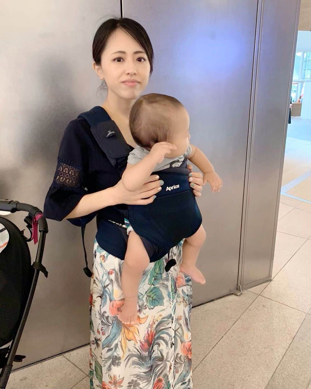大西蘭のインスタグラム：「・ 新しい抱っこひも😆 ・ 対面はもちろん、前向き抱っこもできて、軽くて持ち運びが楽♬ ・ 柔らかくてメッシュで涼しいので、 こぐまちゃんも快適そう♬ ・ ・ #アップリカコアラ #アップリカ #コアラ #抱っこはもっと楽しくなる #抱っこひも #抱っこ紐  @aprica.jp_official」