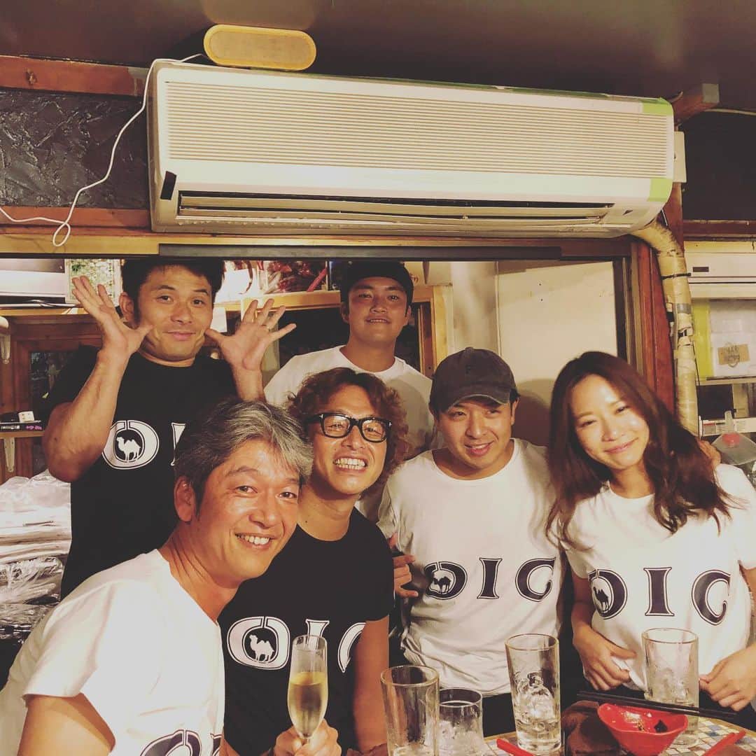 おかゆ太郎のインスタグラム：「2周年  #中野 #楽多 #知らない人たちと」