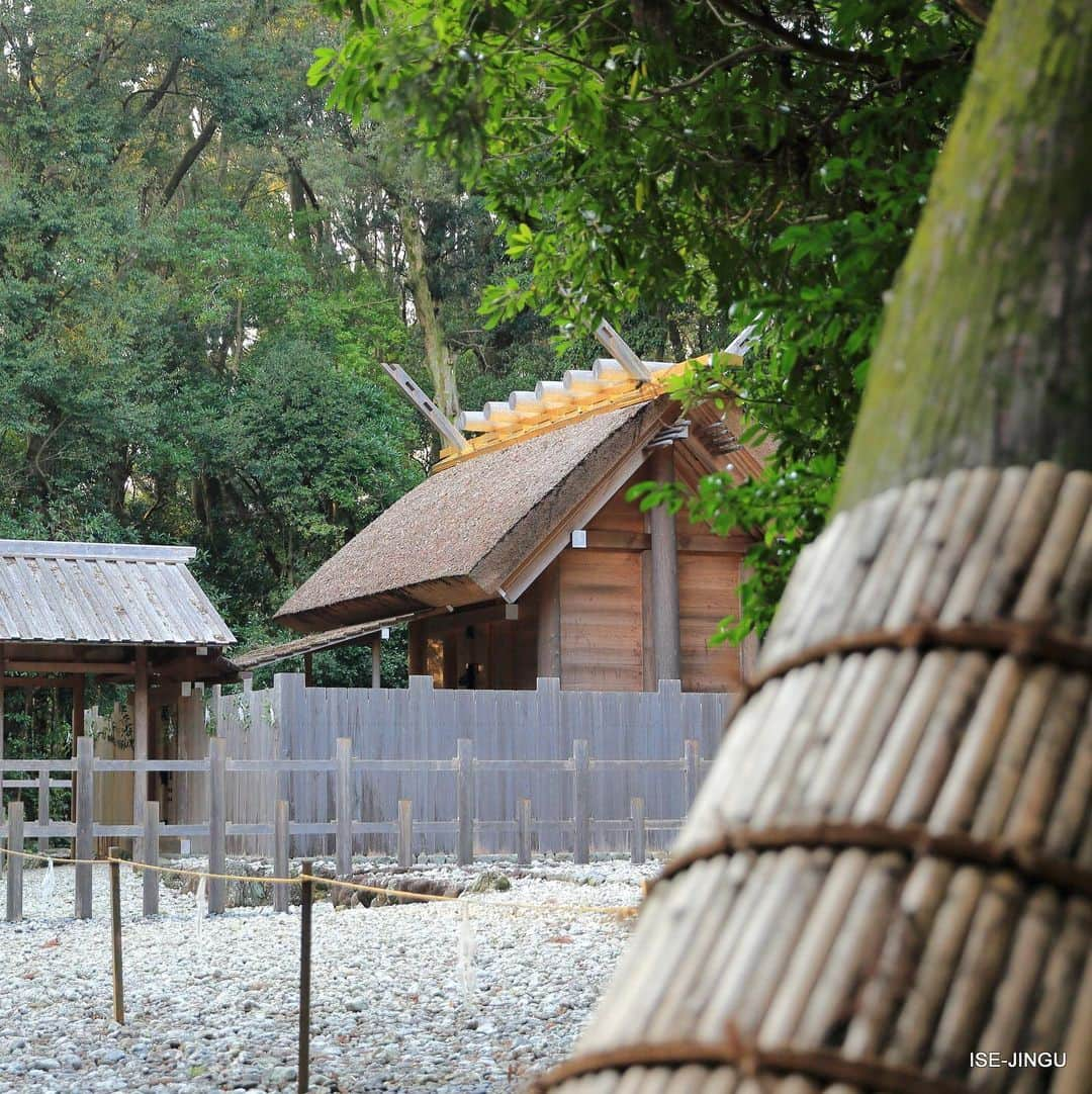 伊勢神宮さんのインスタグラム写真 - (伊勢神宮Instagram)「#伊勢神宮 #神宮 #神社 #心のふるさと #志摩市磯部町 #伊雑宮 #別宮 #神明造 #ISEJINGU #JINGU #SOUL_of_JAPAN #Japan #Jinja #Shinto #izawano_miya」9月28日 10時56分 - isejingu.official