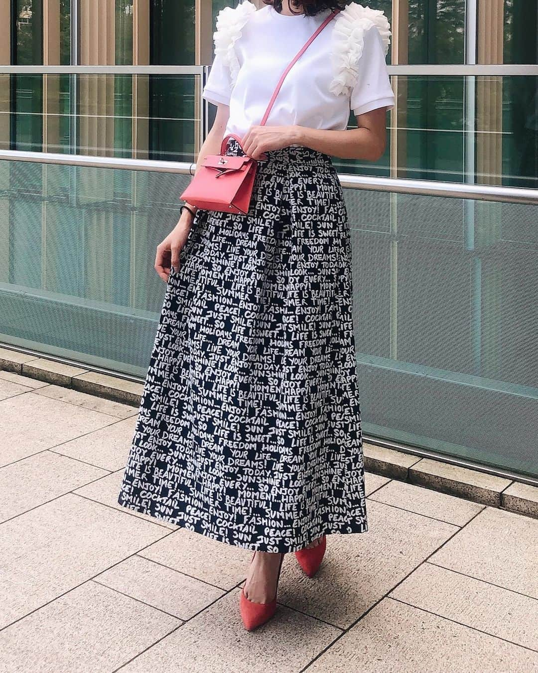 冨張愛さんのインスタグラム写真 - (冨張愛Instagram)「ootd♡ しっかり生地でボリュームがあるのに細見えさせてくれるスカートにガーリーなトップス☺︎ ここのお洋服は本当上質で他にはないデザインも多くて形綺麗で大好き。毎日着たくなってしまう着心地の良さです💋 * tops & skirt ... #maronenonfee @maronenonfee  shoes ... #pippichic @pippichic #instagood #coordinate #ootd #outfit #fashion #instafashion #meg_ootd #코디네이트 #패션 #카메라 #コーディネート #コーデ #ファッション #今日のコーデ #今日の服 #157cmコーデ #マーロンエノンフィ」9月28日 9時37分 - megumitomihari