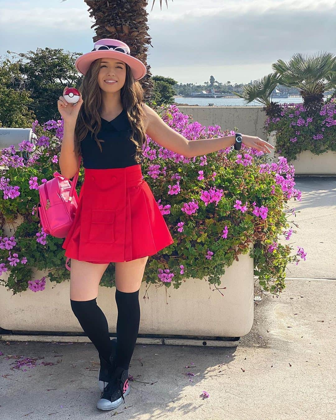 Pokimaneさんのインスタグラム写真 - (PokimaneInstagram)「pokimane pokemon cosplay 😁 swipe to see serena ➡️ 😱」9月28日 10時16分 - pokimanelol