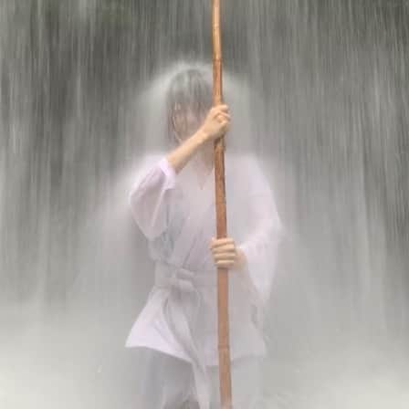 櫻井リヤさんのインスタグラム写真 - (櫻井リヤInstagram)「取材で滝行にいってきたんですよ。レポは発売中の集英社クッキーに載っております めっちゃ寒かった」9月28日 10時18分 - liya_sakurai