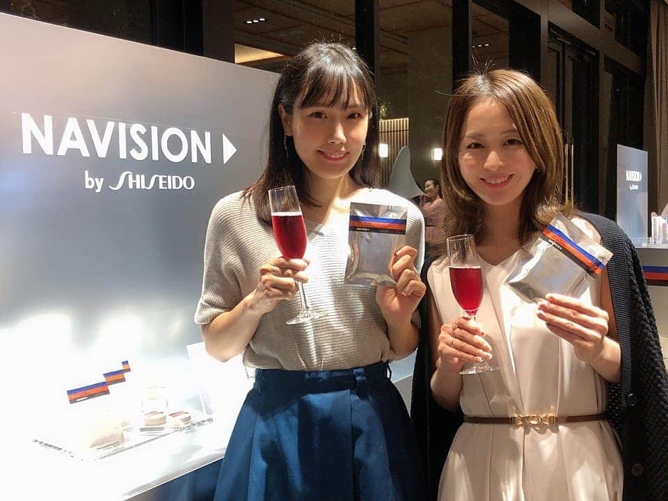 佐野莉子のインスタグラム：「@navision_dr @bitekicom のパーティへ🌿⠀ ドクターズコスメのnavisionから新しく発売されたフィルパッチをお試し🙋⠀ ⠀ ヒアルロン酸でできた針がちくっと。⠀ 目元に貼ると、短時間でもふっくらするし透明感が増して、自分の肌のポテンシャル感じた！😳⠀ ⠀ 銀座SIXに9月30日まで体験ブースがあるみたいです😙💘⠀ ⠀ navision drの化粧水などなどは取扱ってる医療機関のみで販売、フィルパッチは資生堂のワタシプラスで買えます！なかなか試せないからまた行きたい💓⠀ ⠀ #navisiondr #navision #shiseido #watashiplus #ワタシプラス #資生堂 #ナビジョン #ナビジョンdr #ドクターズコスメ #haフィルパッチ #ヒアルロン酸 #美的 #biteki #マイクロニードル #trunkhotel #エイジングケア  #銀座six #ginzasix」