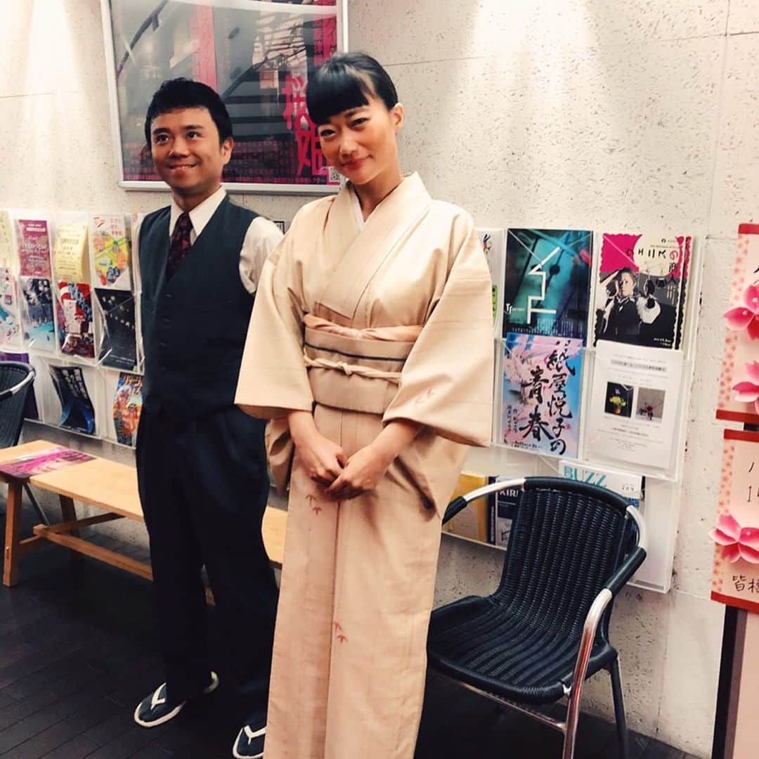 李千鶴のインスタグラム：「トミー&千鶴（観に来てくれたシオンが撮ってくれた） 本日は13時と18時開演。とうとう今日でおしまい！ 当日券は開演１時間前より若干枚数販売します。 お待ちしております！ #阿佐ヶ谷スパイダース #桜姫燃焦旋律隊殺於焼跡 #本日千穐楽」