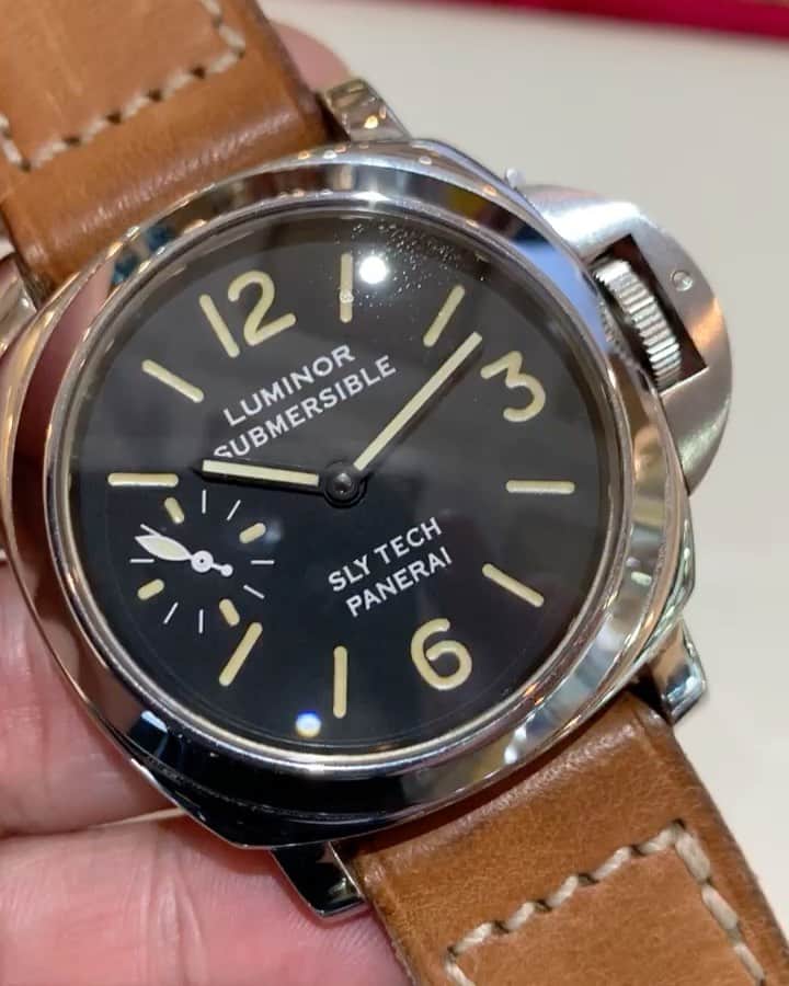パネライのインスタグラム：「How is this for a blast from the past for #Panerai. The 5218-205 Slytech Submersible Special Edition with Tritium Dial from 1996. This special edition of 200 pieces came with a cool collectors box a mini submarine and extra strap. This is such a mint specimen from my good friend @watches_oliversmith #paneraicentral」