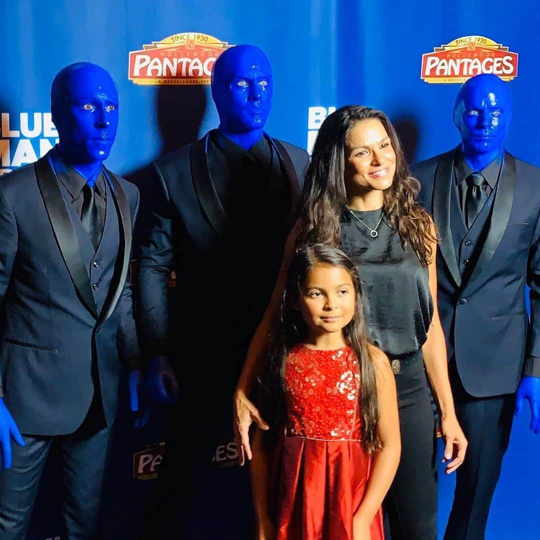 イーサイ・モラレスのインスタグラム：「So grateful to the @bluemangroup @nederlanderlive for having my family attend a special night! Wish I could have been there! #hollywoodpantages @hollywoodpantagestheatre And a shout out to my PR team! Thank you 🙏🏼 @espada_pr」