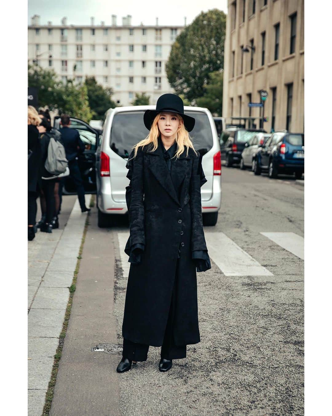 ダラ さんのインスタグラム写真 - (ダラ Instagram)「#dara #pfw @anndemeulemeester_official 🖤 photo by @jaylim1 📸🙏🏻」9月28日 1時55分 - daraxxi