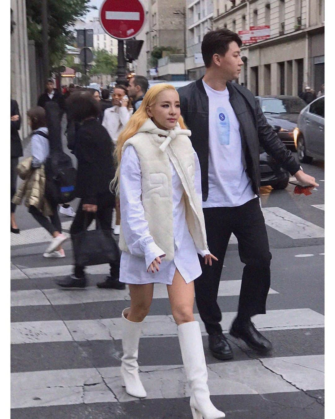 ダラ さんのインスタグラム写真 - (ダラ Instagram)「@courreges 💙 #dara #pfw」9月28日 2時18分 - daraxxi