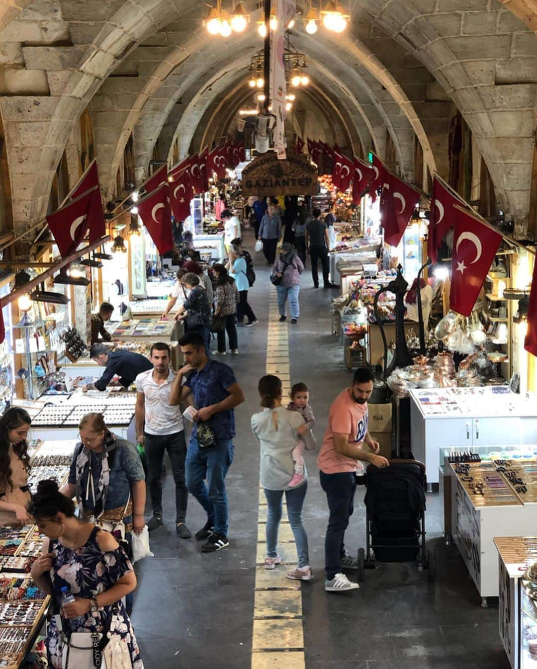 Mustafa Sevenさんのインスタグラム写真 - (Mustafa SevenInstagram)「Veee sonunda @sepasenerji #SokağınEnerjisi yarşmamızın kazananları ile #Gaziantep teyiz. Ne dediysek o :)) Yediğim içtiğim hikayelerde sakın kaçırmayın. Günün kısa özeti ise burada. Kaldı 2 gün yarın yine yollardayız. Son bir istek hangisini en çok beğendiniz bi söyleyiverin :) #SepaşEnerji #Turkey #StoryOfTurkey」9月28日 2時22分 - mustafaseven