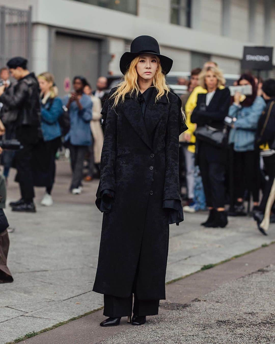 ダラ さんのインスタグラム写真 - (ダラ Instagram)「@anndemeulemeester_official 🖤」9月28日 2時37分 - daraxxi