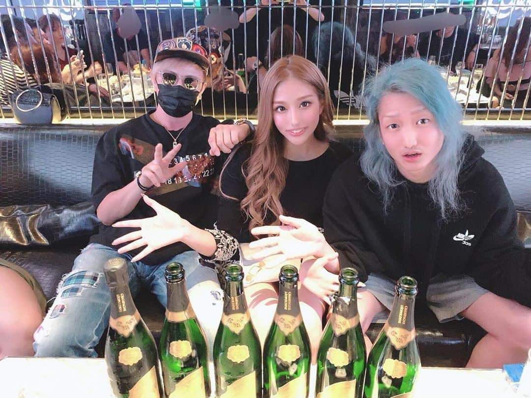 ラファエルさんのインスタグラム写真 - (ラファエルInstagram)「社長とレミさんと！ 飲み過ぎたぁ、、 #レペゼン地球  #dj社長  #ラファエル #日本一自由なyoutuber  #時給日本一youtuber」9月28日 3時15分 - raphaelangel8183