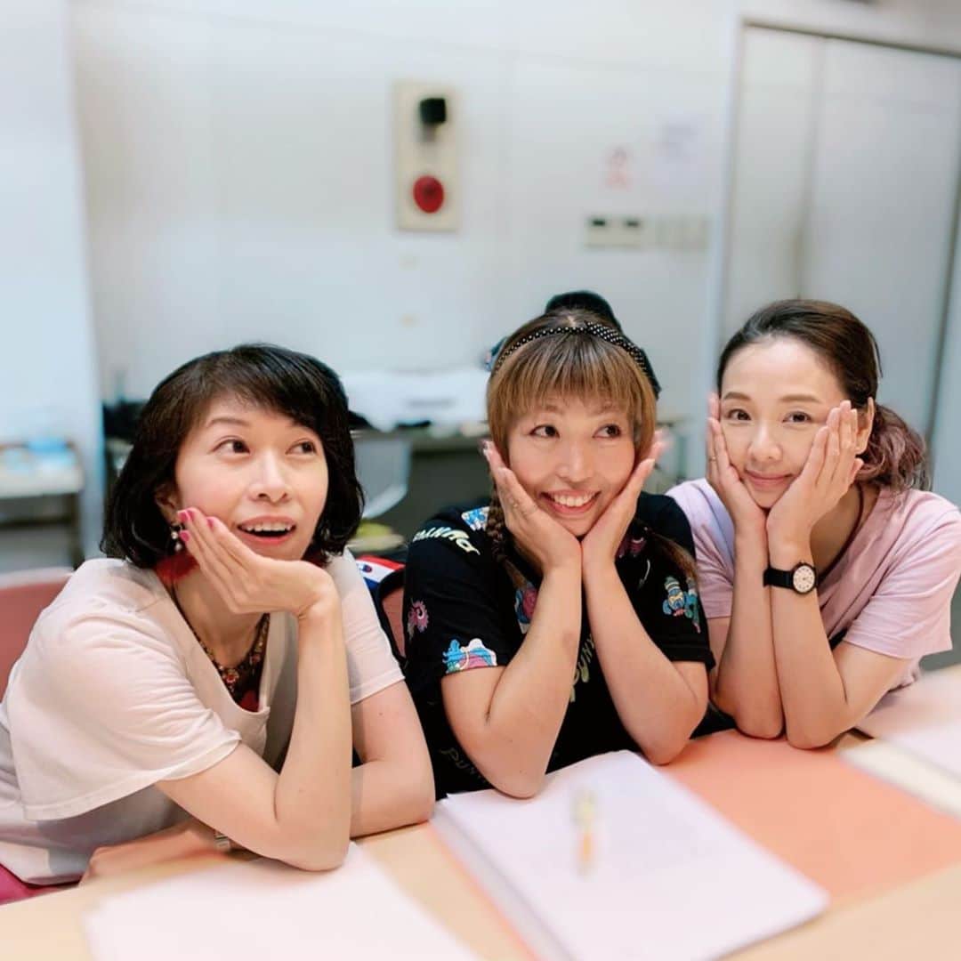 宍戸留美のインスタグラム：「#氷上恭子 #並木のり子 #宍戸留美 #朗読 #稽古 ‪#MMM ‪【Ｍagical Ｍeets Ｍe vol.1】‬ ‪日時:10/19(土)14時～/18時～‬ ‪場所:SHOWMAN´S FACTORY‬ ‪ご予約はお早めに。‬ ‪https://www.quartet-online.net/ticket/mmm‬ ‬」