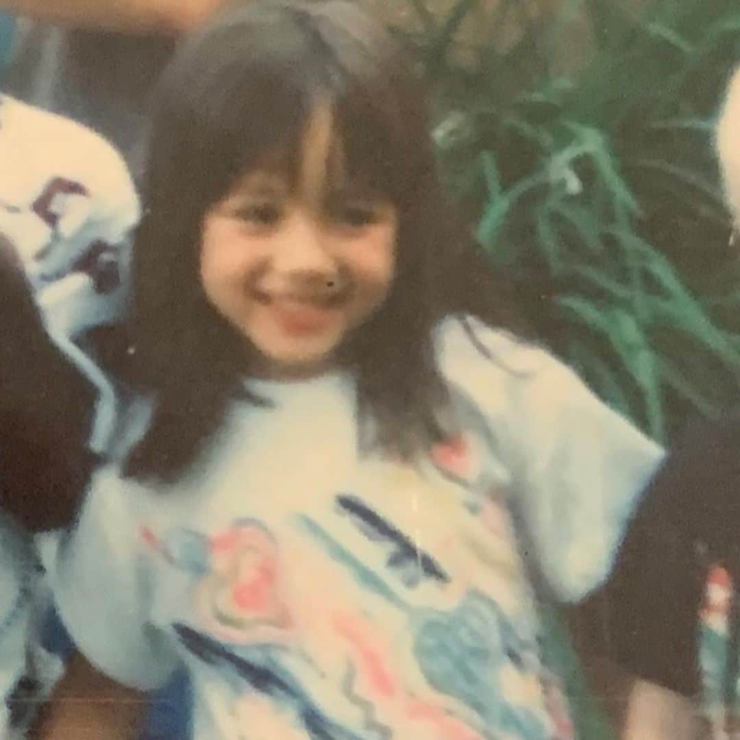 クロエ・ベネットのインスタグラム：「Growing up I was a half Chinese tomboy who was stubborn, curious, adventurous, and fiercely focused on being me. When I watched tv or movies I never saw a reflection of that young girl, in spirit or ethnicity. I thought I was less than because I wasn’t white enough or girly enough or asian enough. I didn’t fit in. But most importantly...I just didn’t SEE a young girl want anything more than to find her Prince Charming... there was little content about girls just trying to find THEMSELVES. •Today @abominablemovie comes out!• To most of you, this will be another yeti movie, and you won’t think twice about its meaning. But for ME this movie is emblematic of so much more. It is the first animated movie to star a Chinese girl on screen AND off since Mulan (shout out to my dear @mingna_wen 💕) and it’s a film about a young girl trying to figure herself out. Learning about who SHE is. How to communicate with her family, how to be a better HER, in a messy, beautiful, adventurous way.  I’ve been working on this movie for about three years now, and when I started, I was in a terrible place. Mentally, emotionally, I felt like I lost myself in an unhealthy pressure cooker that IS this industry, that IS this world we live in....But then Yi came along... and voicing her kinda rocked my world. She was a spitting image of who I was as a kid inside and out. She was a forceful reminder of the young scrappy tomboy who wasn’t scared of being herself. She reminded me of the girl who showed up to la, with a dream to change the way we represent women/girls on screen. And this film feels like a huge step in that direction. It feels like a big accomplishment and/or a weird gift to my young self. And man you guys!!...That’s an important feeling. One I won’t be shy about celebrating. Because I know I wasn’t the only one who felt that way. I know I’m not the only one who STILL feels that way. So for the dreamers out there, keep doin your thing. Don’t stop. Don’t you dare stop.  And thank you thank you to Dreamworks and Pearl for advocating for the “different ones” I love you guys. So yeah uh... Go see this! Link to buy tickets in my bio 🤗💕💕」
