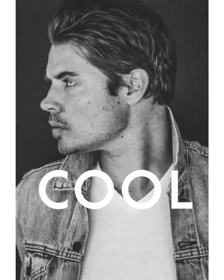 ジョッシュ・ヘンダーソンのインスタグラム：「Getttin sooooo close !! This is “Cool” hope y’all enjoy. Sorry for the absence on socials but I’ve been working away in the lab, working so hard on this music! First big show coming up in Dallas !! I’ll post a vid soon to let y’all know details. Love all y’all and God bless. 📸 : @captnquinn  track : @jasonmater  #cool #newmusicfridays」